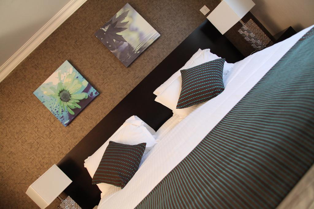 Greenvale Hotel Cookstown Oda fotoğraf